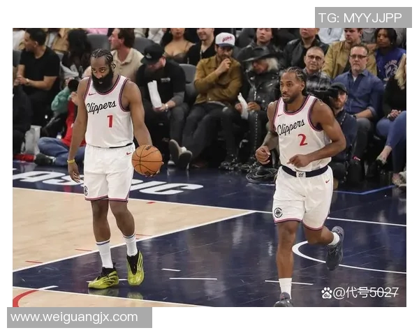 凯尔特人对决快船激战正酣NBA赛季精彩瞬间回顾与分析