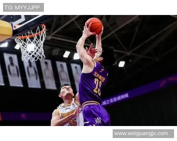 北京男篮与江苏男篮激战正酣谁能在这场较量中笑到最后